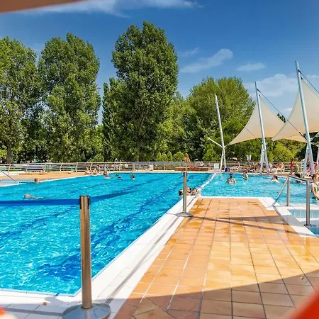 Kemping Balatontourist Fuered & 2*