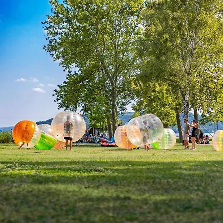 Balatontourist Fuered & مكان تخييم 2*