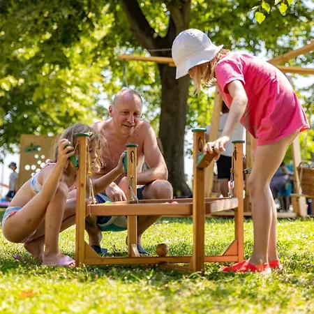 مكان تخييم Balatontourist Fuered & 2*