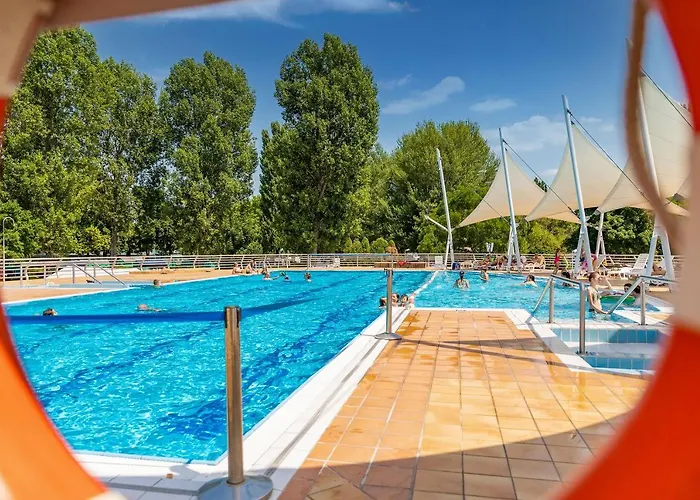 אתר קמפינג Balatontourist Fuered & 2*