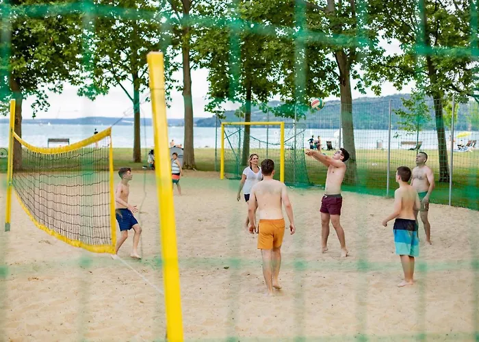 Balatontourist Fuered & אתר קמפינג באלאטונפורד