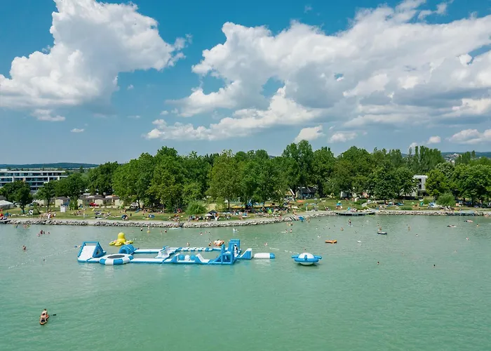 营地 Balatontourist Fuered & 2*